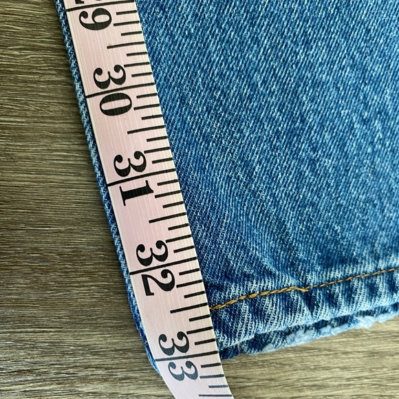 MSRP $108 NWT 24x32 High Rise Levi’s “501 Skinny” Jeans Destructed Medium Indigo - Picture 13 of 14